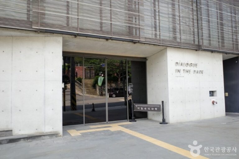 [Seoul] DIALOGUE IN THE DARK Bukchon (어둠속의대화 북촌점)
