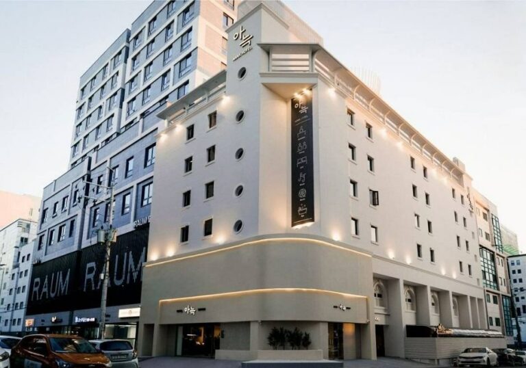 [Gyeonggi-do] The Hyoosik Aank Hotel Suwon Ingye (더휴식 아늑호텔 수원 인계점)