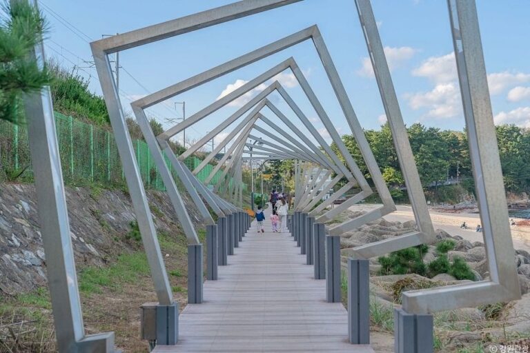 [Gangwon-do] Strand Hanseom & Seeweg Hanseom Gamseong (한섬해변&한섬감성바닷길)