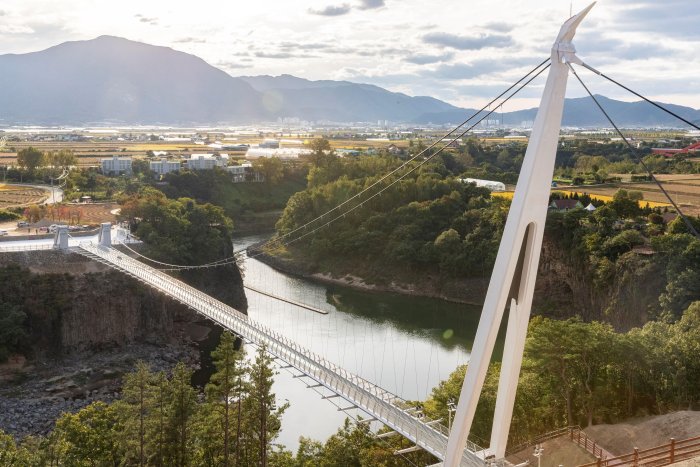 [Gangwon-do] Hantangang Milky Way Bridge (철원 한탄강 은하수교)