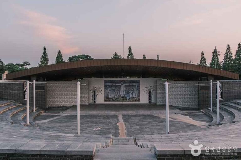 [Chungcheongnam-do] Heilige Stätte Solmoe (솔뫼성지)