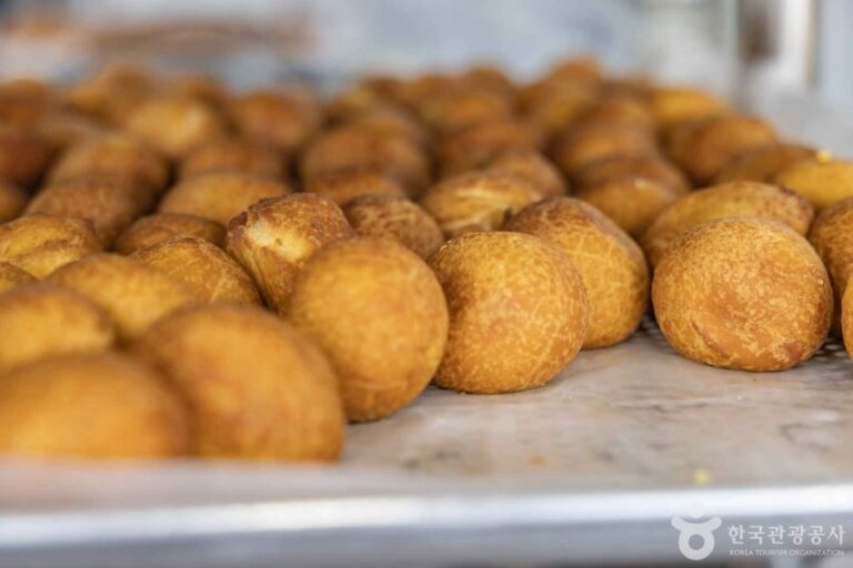 [Gyeongsangnam-do] Kkulppang-Straße Tongyeonghang (통영항 꿀빵거리)