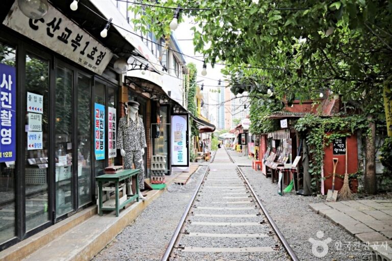 [Jeollabuk-do] Eisenbahndorf Gyeongam-dong (경암동 철길마을)