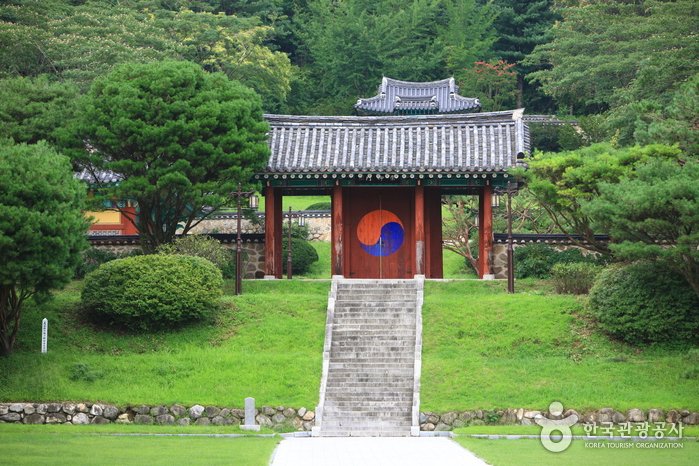 [Jeollabuk-do] Schrein Nongae (Uiamsa) (논개사당(의암사))
