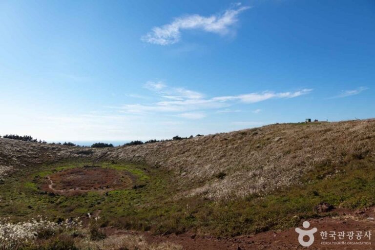 [Jeju] Berg Geumoreum (금오름)